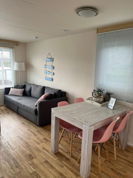 Chalet + Tiny House Nabij Strand Petten Eksteriør bilde