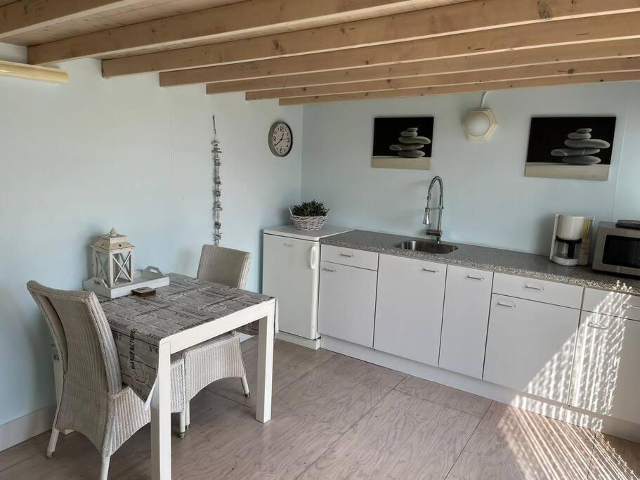 Chalet + Tiny House Nabij Strand Petten Eksteriør bilde